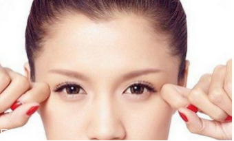 眼睛小怎么變大？畫一個臥蠶立即變大