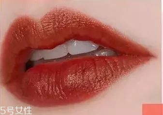 素顏適合什么顏色口紅？增添氣色又顯白