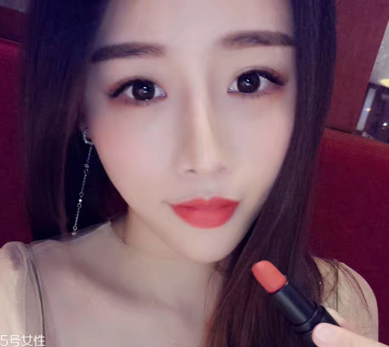 素顏適合什么顏色口紅？增添氣色又顯白