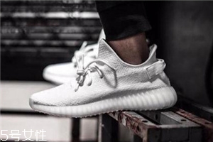 運(yùn)動(dòng)鞋可以用水泡嗎？切忌長(zhǎng)時(shí)間浸泡