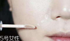 怎么遮瑕雀斑效果最好？雀斑遮瑕少不了遮瑕筆