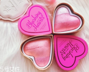 makeup revolution心形腮紅好用嗎？微閃蜜桃色彩