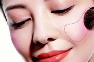長臉型怎么打腮紅？視覺上縮短臉型