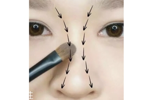 怎么把鼻梁畫高？小白都能駕馭的四步鼻梁修容法