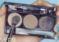 怎么把鼻梁畫高？小白都能駕馭的四步鼻梁修容法