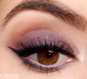 紫色眼影怎么畫好看？淡紫色超有女人味