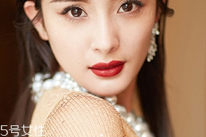 雅詩(shī)蘭黛口紅哪個(gè)系列好？?jī)A慕vs戀愛(ài)唇膏