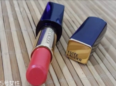 雅詩蘭黛330和320哪個好看？傾慕唇膏一見傾心