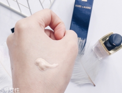 雅詩蘭黛粉底液和氣墊哪個(gè)好？