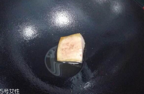 琺瑯鍋可以炒菜嗎？要選對琺瑯鍋