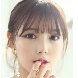 什么女孩適合不留劉海？圓臉妹子掀起劉海更適合你