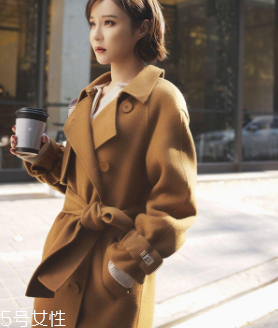 白領(lǐng)女性赴約穿什么好？長款氣質(zhì)大衣有格調(diào)和氣質(zhì)