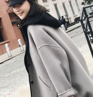 白領(lǐng)女性赴約穿什么好？長款氣質(zhì)大衣有格調(diào)和氣質(zhì)