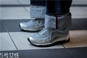 運動鞋不跟腳怎么辦？找準原因?qū)ΠY下藥