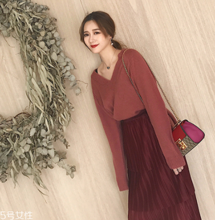 毛衣搭配什么裙子好看？優(yōu)雅迷人過新年