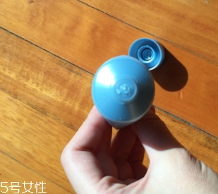 雅詩蘭黛卸妝乳怎么用？