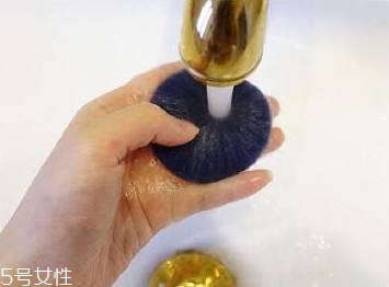新買的氣墊粉撲要洗嗎？用久了一定要清洗