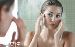 隔離霜可以直接涂在臉上嗎？要用補(bǔ)水產(chǎn)品打底才好