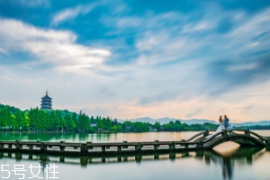 2018春節(jié)去杭州旅游帶什么防曬？防曬噴霧最方便
