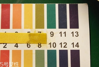 雅詩蘭黛晶透沁白精華怎么樣？一起來看看評測