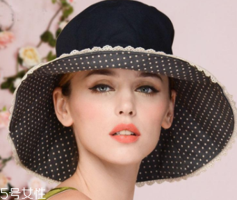 方臉戴什么帽子好看？戴上這三件你臉就不方了