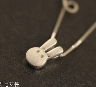 2018情人節(jié)戴什么東西好看？用精巧飾品讓他向你靠近