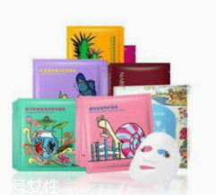 去黑頭面膜多久用一次？撕拉式和泥質(zhì)頻次不同