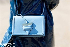 loewe是幾線品牌？時尚界的it bag