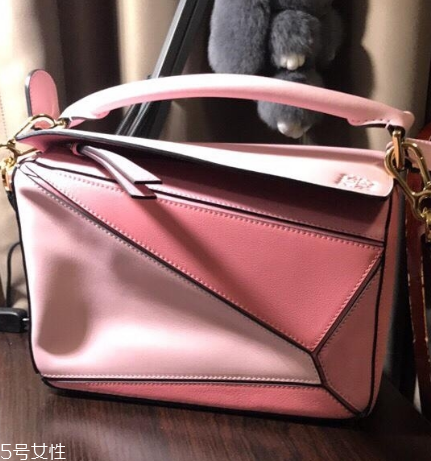 loewe和lv哪個(gè)檔次高？都是頂級(jí)品牌
