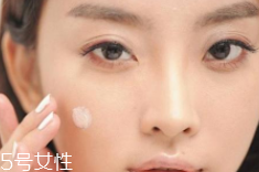 BB霜卡粉怎么辦？妝前敷面膜預(yù)防卡粉