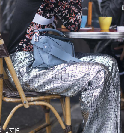 loewe在哪兒買便宜？西班牙皇室品牌