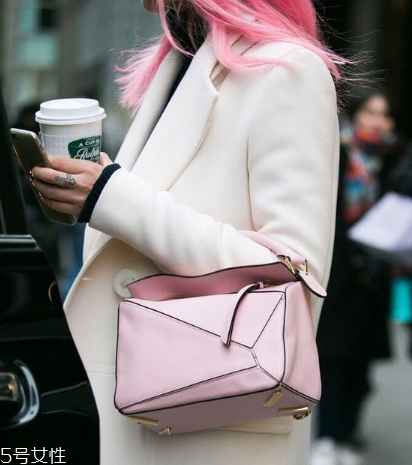 loewe在哪兒買便宜？西班牙皇室品牌