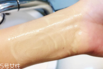 阿瑪尼粉底液脫妝嗎？4小時(shí)后要補(bǔ)妝