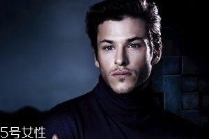 男士香水怎么噴效果最好？4種噴法告別平庸
