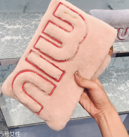 miumiu是什么旗下的？明星偏偏鐘愛它