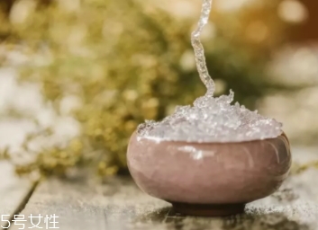 雪燕和桃膠能一起燉嗎？