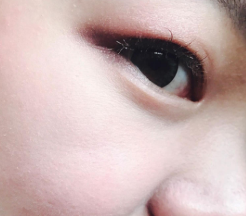 KATE眼影飛粉嗎？持久不飛粉
