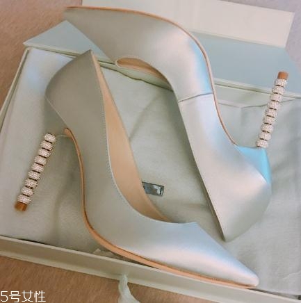 sophia webster是奢侈品嗎？在足間翩然起舞