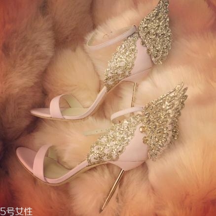 sophia webster是奢侈品嗎？在足間翩然起舞