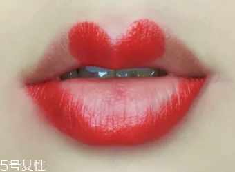 絲絨口紅和啞光哪個好？正式場合用啞光