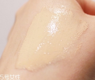 dior迪奧和香奈兒粉底液哪個好？