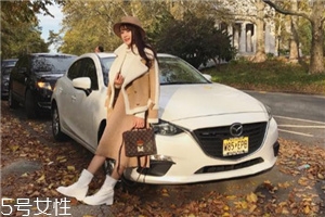 羊羔絨外套配什么鞋子？三款搭配出街不用愁