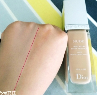 dior迪奧和阿瑪尼粉底液哪個好？