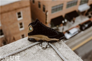 運(yùn)動(dòng)鞋鞋邊破了怎么辦？巧妙修補(bǔ)不浪費(fèi)