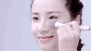 黃皮用什么顏色的腮紅？選擇與黃色互補的紫色