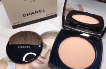 Chanel香奈兒柔光蜜粉餅好用嗎？春夏妝容救星