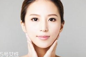 美白產(chǎn)品白天用好還是晚上用好？白天可以用