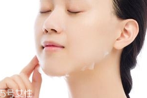 長(zhǎng)痘痘可以敷玻尿酸面膜嗎？幫助痘肌恢復(fù)