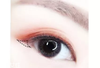 棕色眼影怎么畫好看？作為最后的暈染色