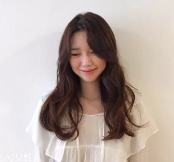 臉大適合什么發(fā)型？微卷波波頭是大臉福音